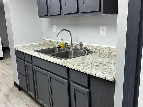 4th image of 1104 Washington St W #B