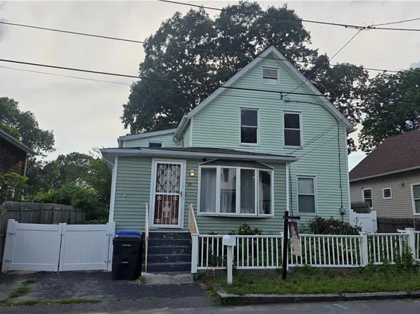 18 Glen St, Riverside, RI 02915