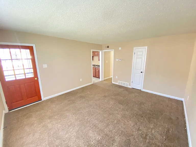 4543 Villawood Dr — Photo 2