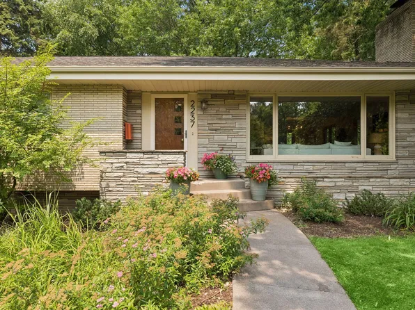 2237 Edgcumbe Rd, Saint Paul, MN 55116