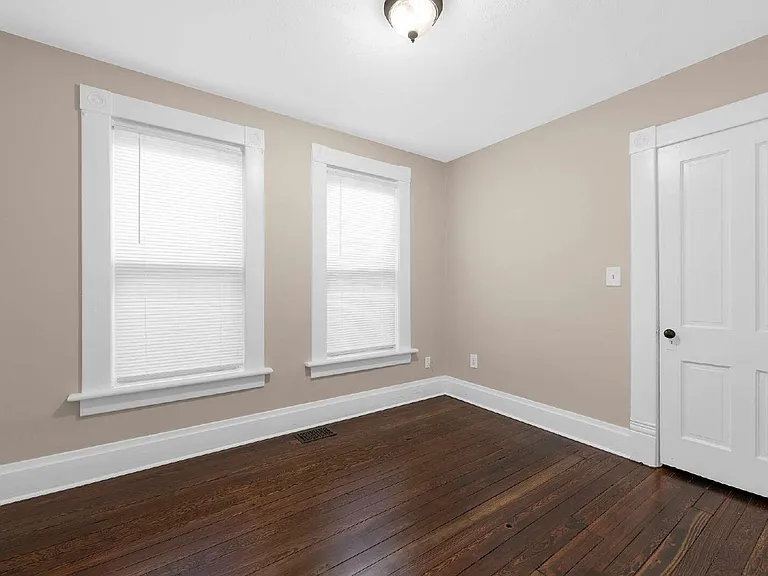 113-115 W Park Ave #113 — Photo 22