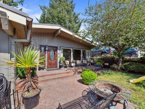 760 Oconnell St, North Bend, OR 97459