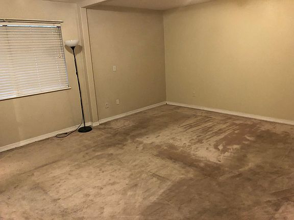 Another pic of bedroom