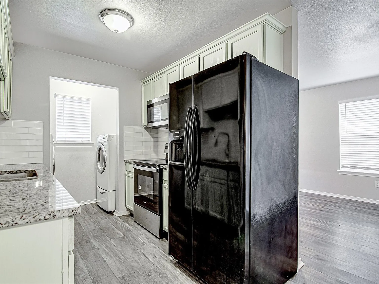 3 bed, 1.5 bath, 1250 sqft, $1,195 — Photo 4