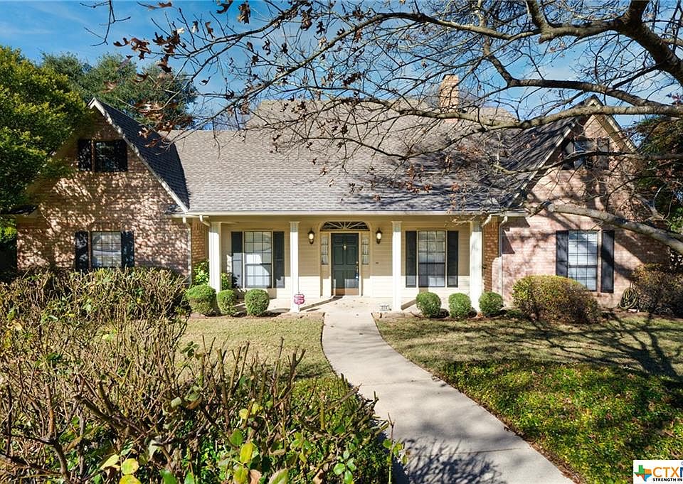 1st image of 210 Twelve Oaks Dr