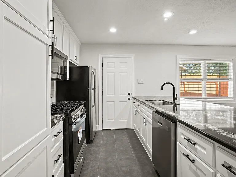 1030 Grand Junction Dr — Photo 7