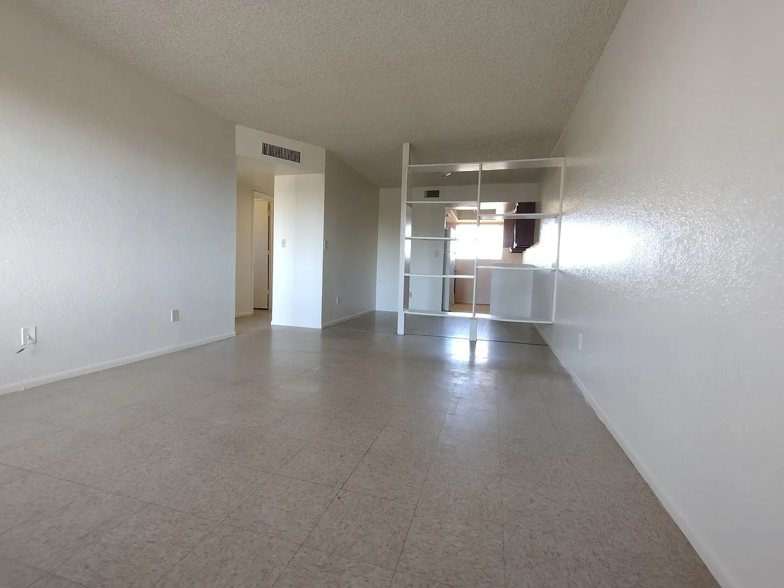 2 bed, 750 sqft, $1,150 — Photo 3
