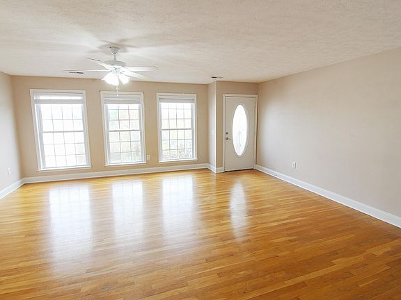 4th image of 825 Collins St