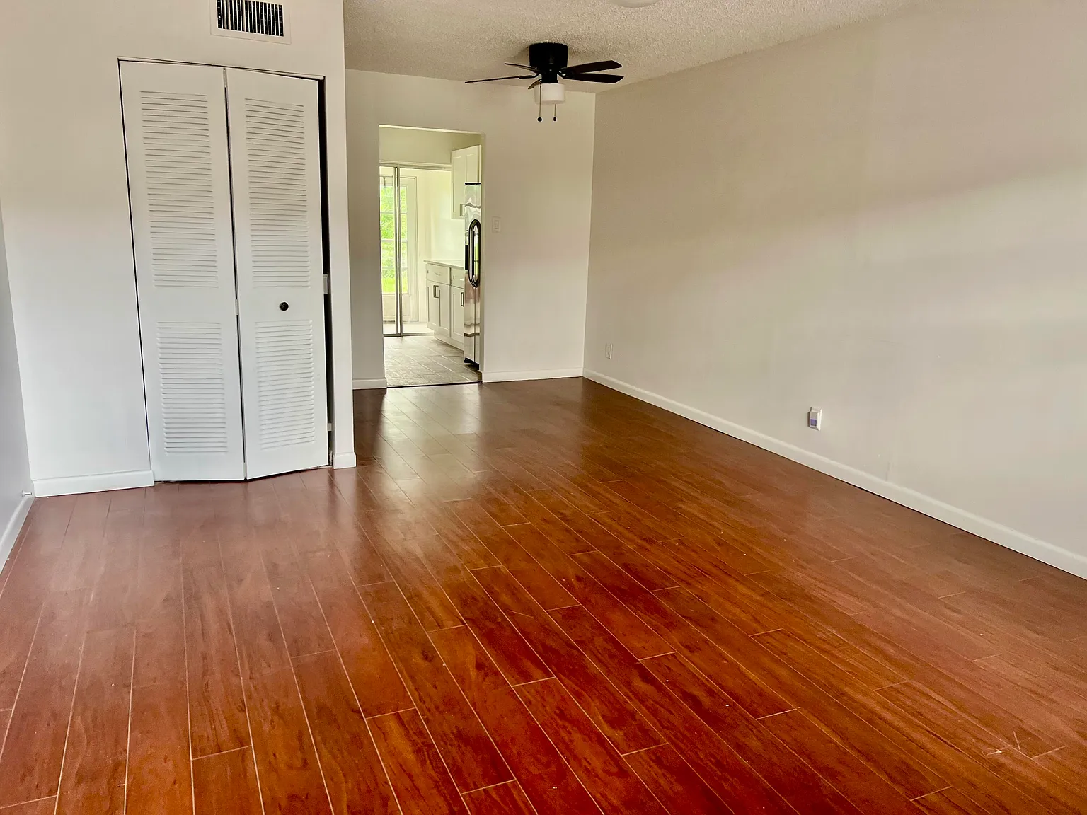 1 bed, 1.5 bath, 735 sqft, $1,495 — Photo 2