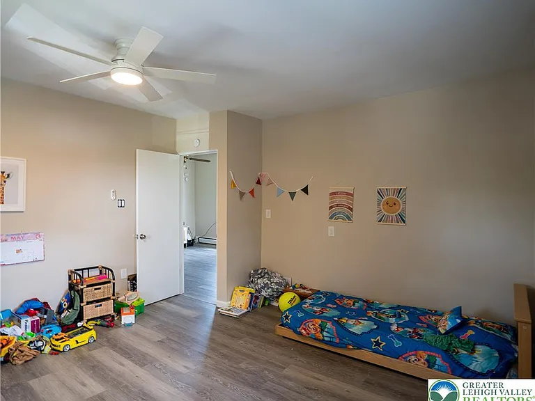 128 E Spruce St — Photo 11