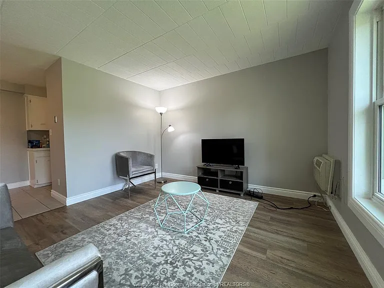 6563 Thornberry Cres — Photo 7