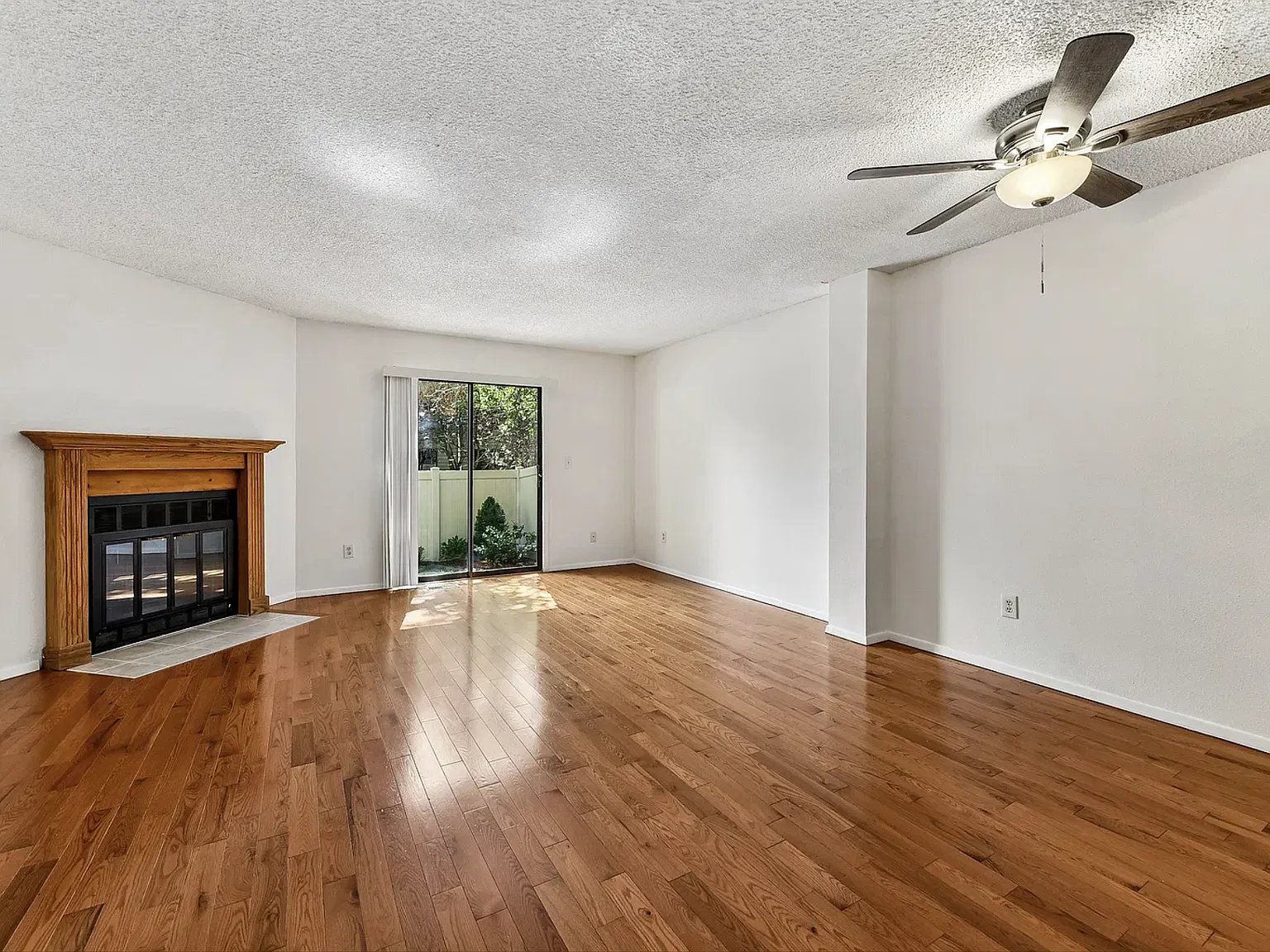 3 bed, 1450 sqft, $2,600 — Photo 3