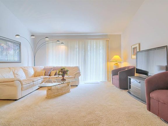 4th image of 42698 Schienle Ln
