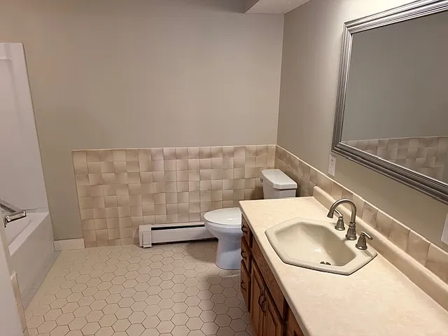 Full bath 2 - down hall from bedrooms 2 and 3