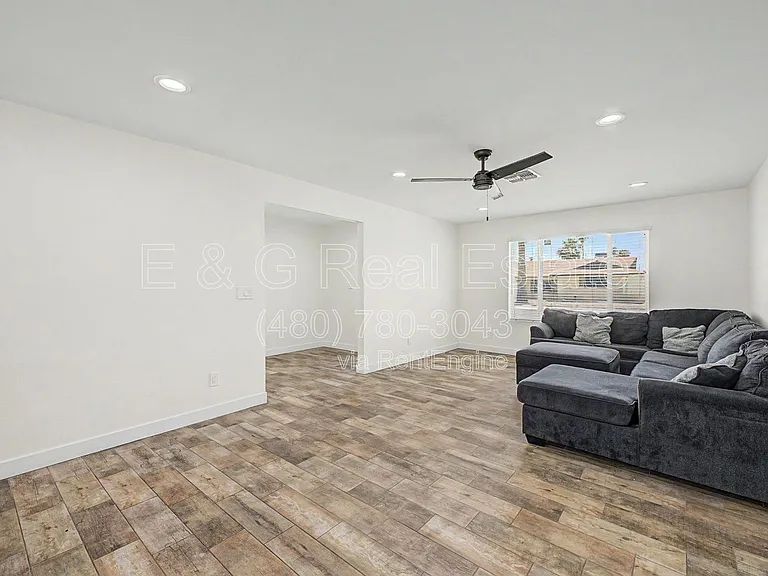 2174 E Palmcroft Dr — Photo 5