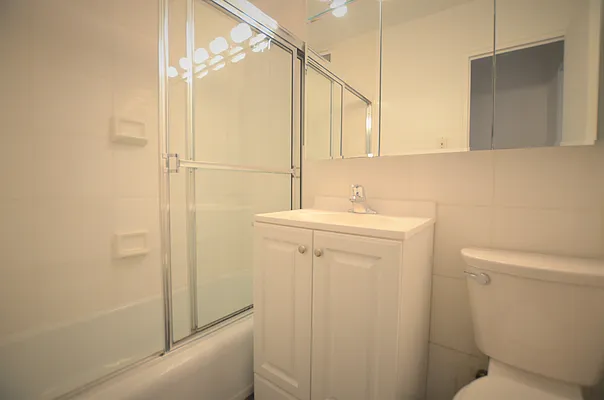 Rented by Manhattan Realty Group | media 8