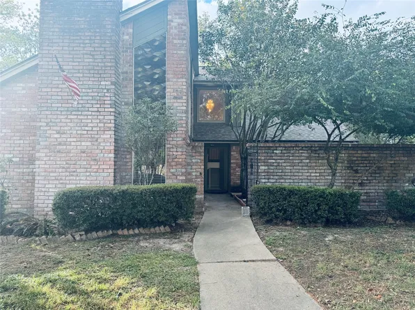 8407 Windy Cove Ct, Houston, TX 77095