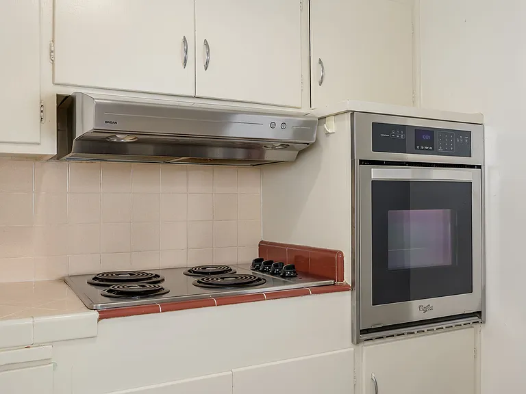 Kitchen range & oven