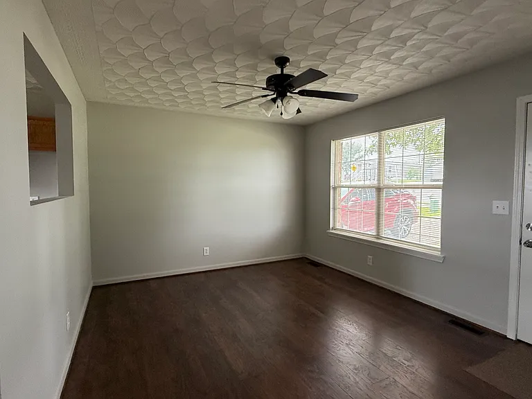 492 Landis Ln — Photo 6