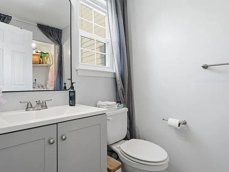 272 Hudson Ct — Photo 3