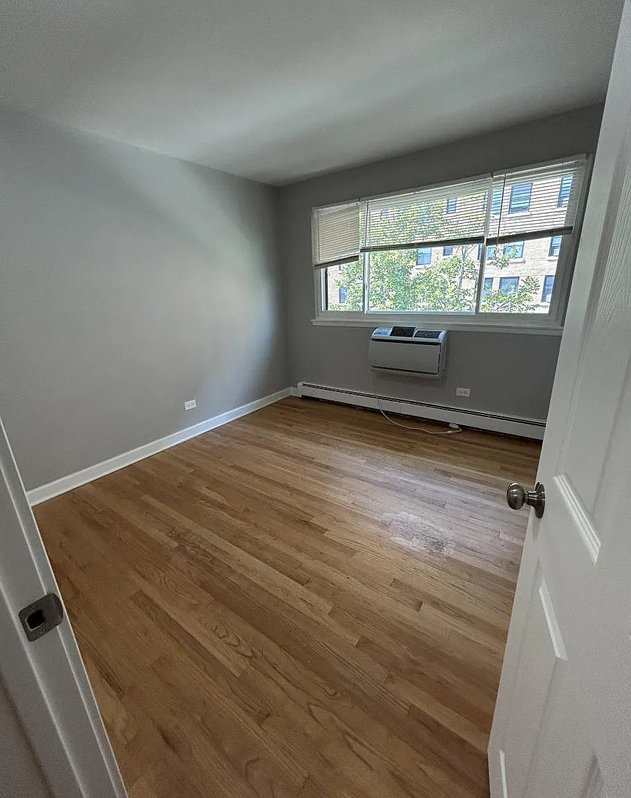 6211 North Kenmore Avenue #502 — Photo 3