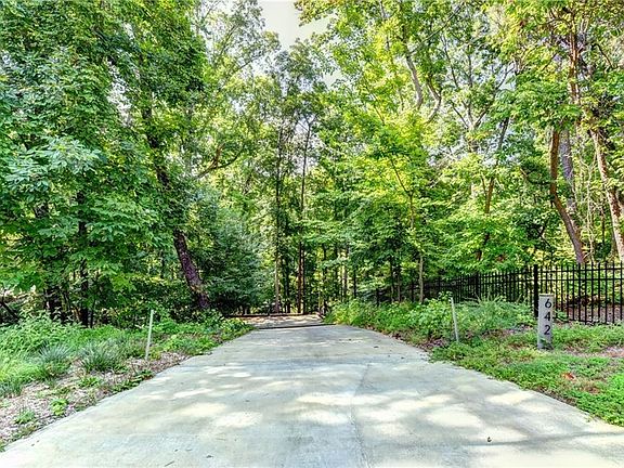 3rd image of 642 Lakeshore Dr