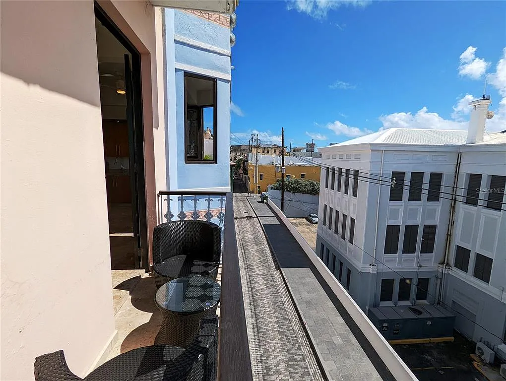 1 bed, 1.0 bath, 700 sqft, $3,300 — Photo 3