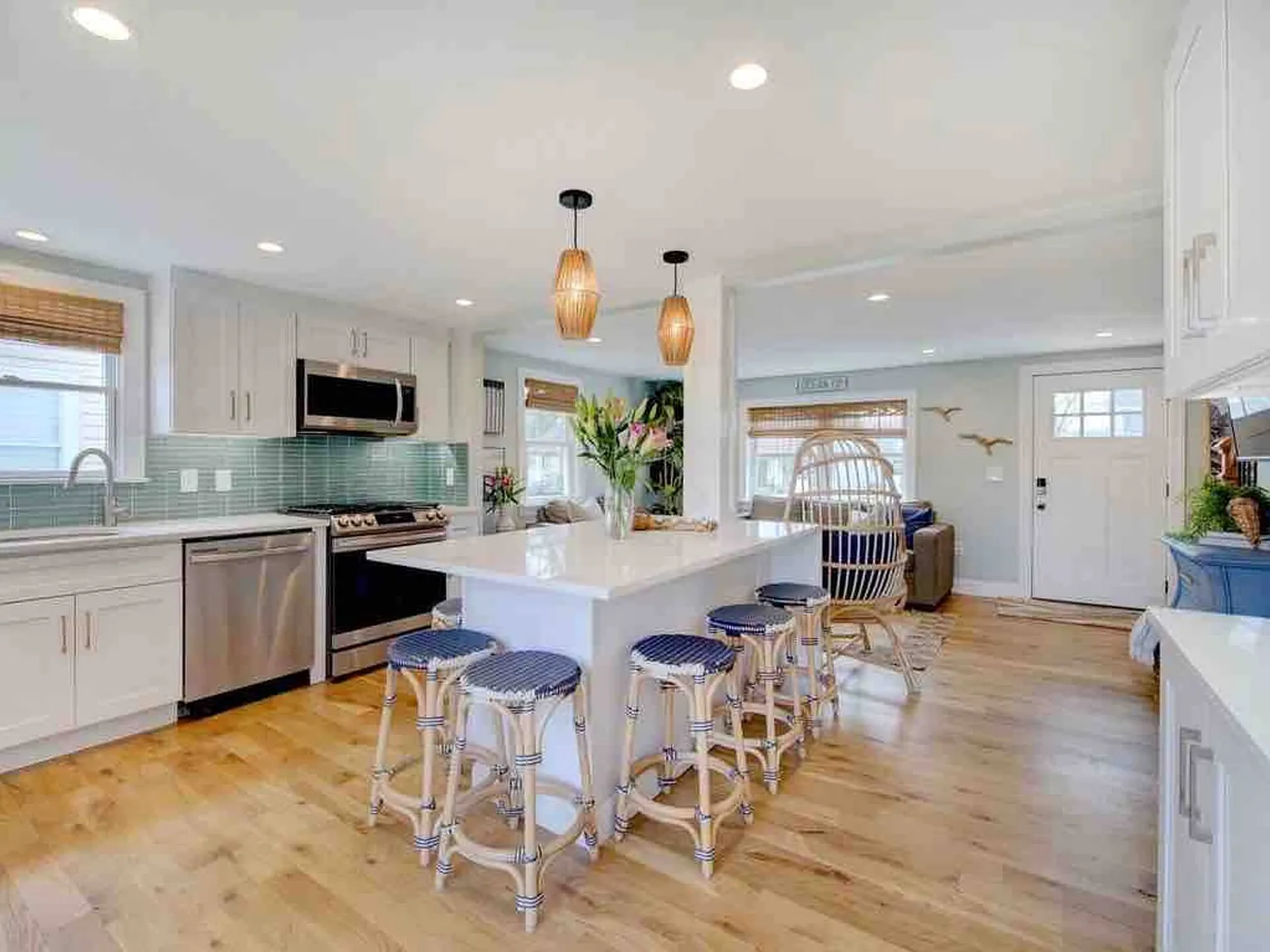 4 bed, 1339 sqft, $2,700 — Photo 3