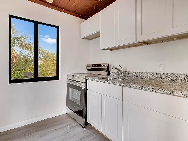 652 Hernando St #C — Photo 5