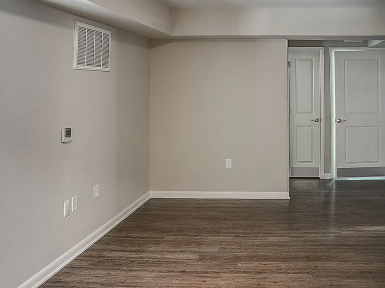 Bell Diamond Manor — Photo 16