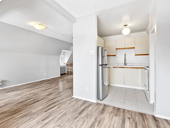 5th image of 457 Somerset St W Unit 3