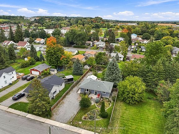 5th image of 31 Perry Ave