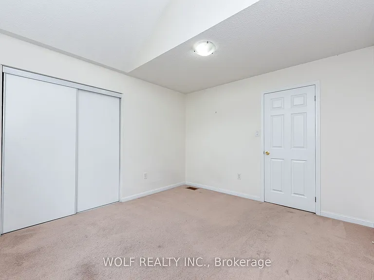 449 Tyrone Cres — Photo 27