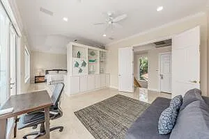 901 SE Riverside Dr — Photo 49