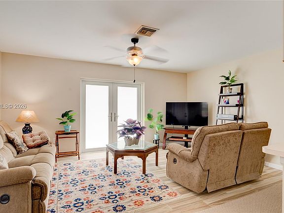 3rd image of 3344 Plaza Pl