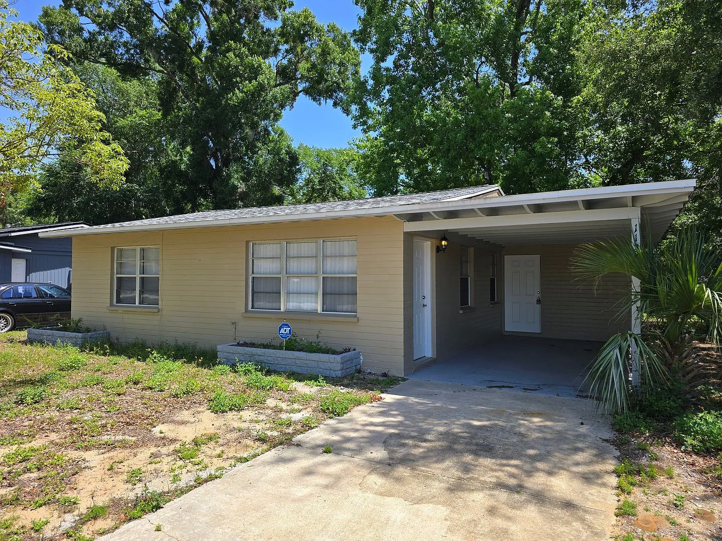 Updated 2-bedroom, 1-bathroom home — Photo 2