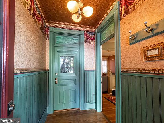 3rd image of 424 Main St #A