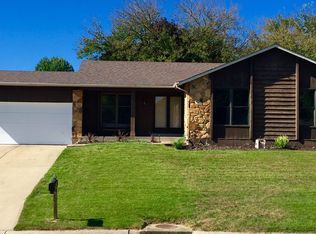 611 Country Lake Dr, Saint Peters, MO 63376