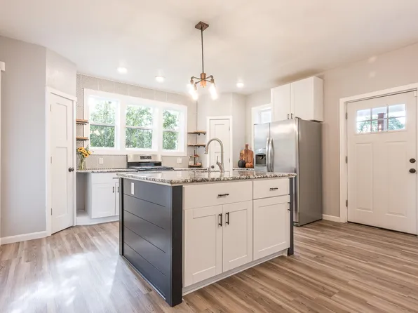 211 E 7th St, Clare, MI 48617