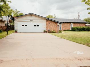 1411 Holliday St, Plainview, TX 79072