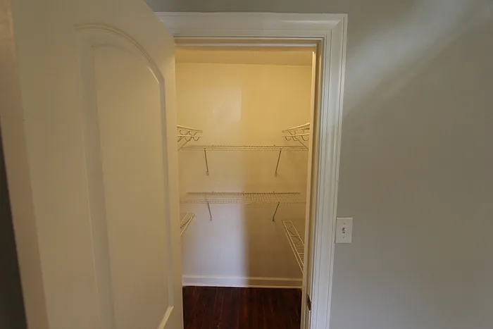 442 Hall St — Photo 6