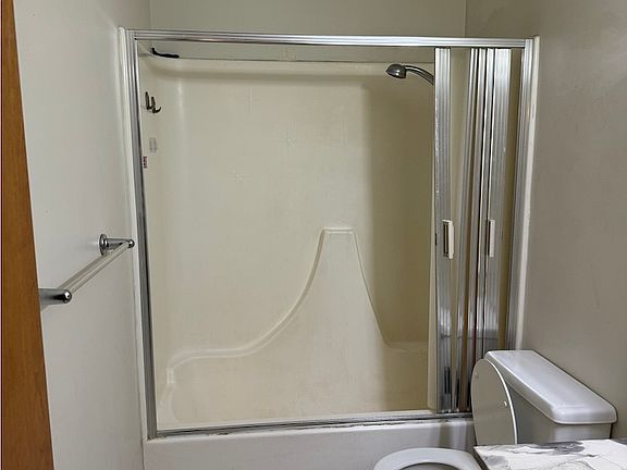 Bathroom. Shower/tub combo.