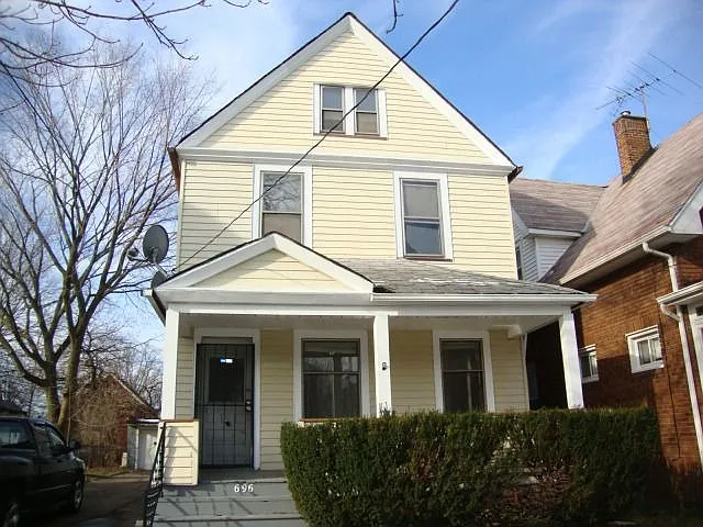 696 E 160th St photo 1