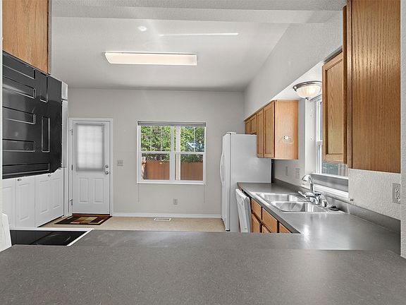 5th image of 928 Huntington Pl #B