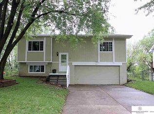 734 Willow Ave, Bellevue, NE 68005
