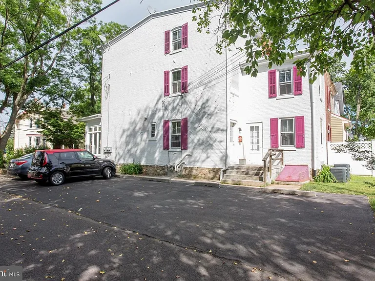34 S Clinton St — Photo 4