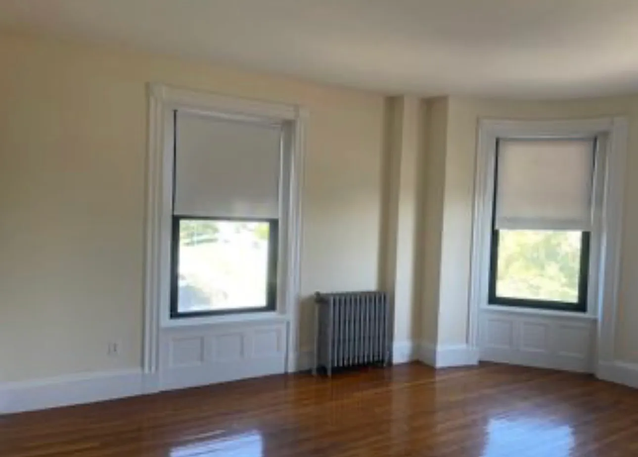 2 bed, 1.0 bath, $3,600 — Photo 2