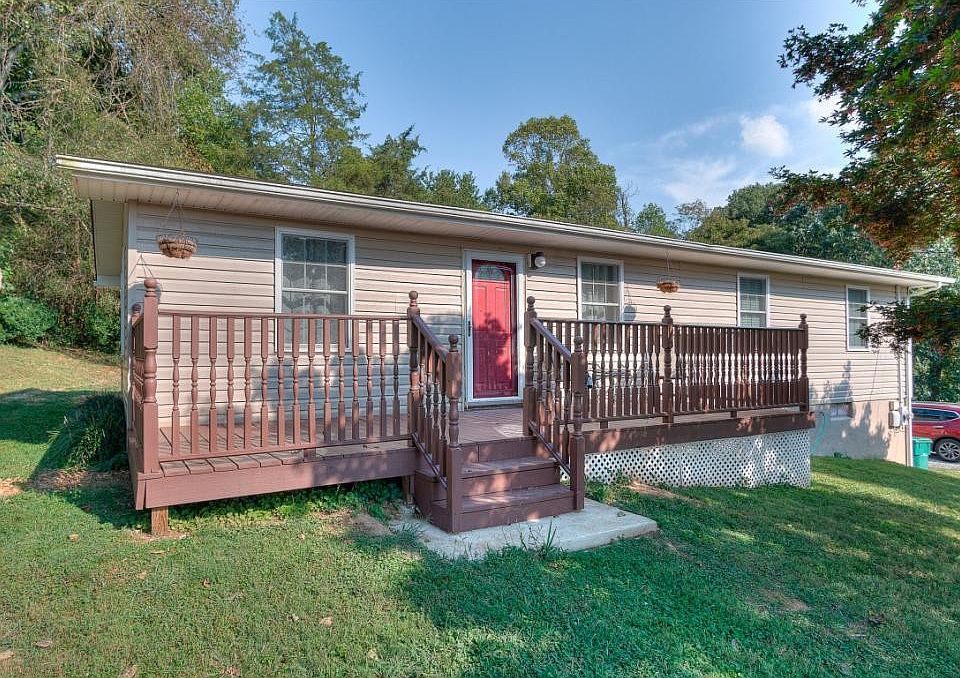 1st image of 128 Ella Dr