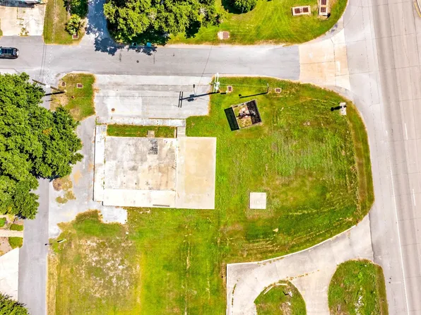 160A Henry St, Golden Meadow, LA 70357