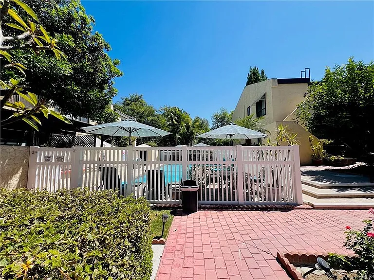 415 W Duarte Rd #2 — Photo 30